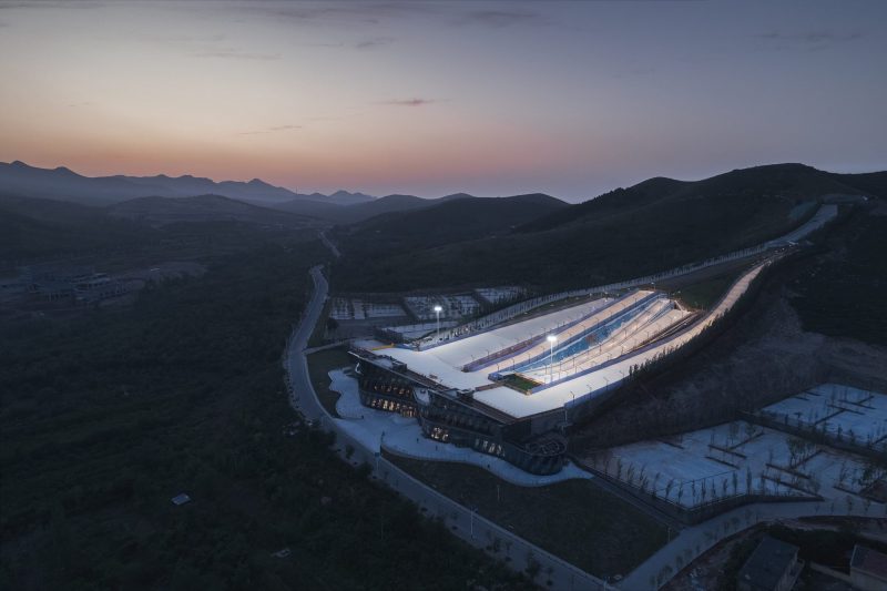 A New Year-Round Ski Resort in China