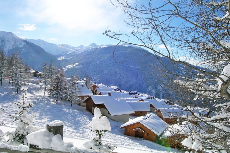 Easter ski train packages from Peak Retreats